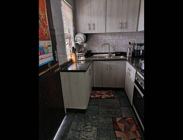 4 BEDROOM HOUSE FOR SALE IN HILLGROVE